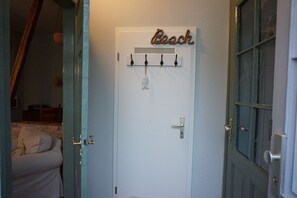 1 bedroom, travel crib, WiFi, bed sheets - Apartment "Klara" in the heart of Warnemünde - 350 m to the beach (Rostock-Warnemünde)