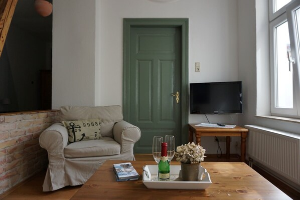 TV - Apartment "Klara" in the heart of Warnemünde - 350 m to the beach (Rostock-Warnemünde)