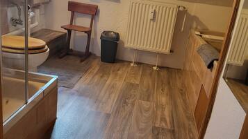 Dusche, Haartrockner, HandtĂŒcher, Seife