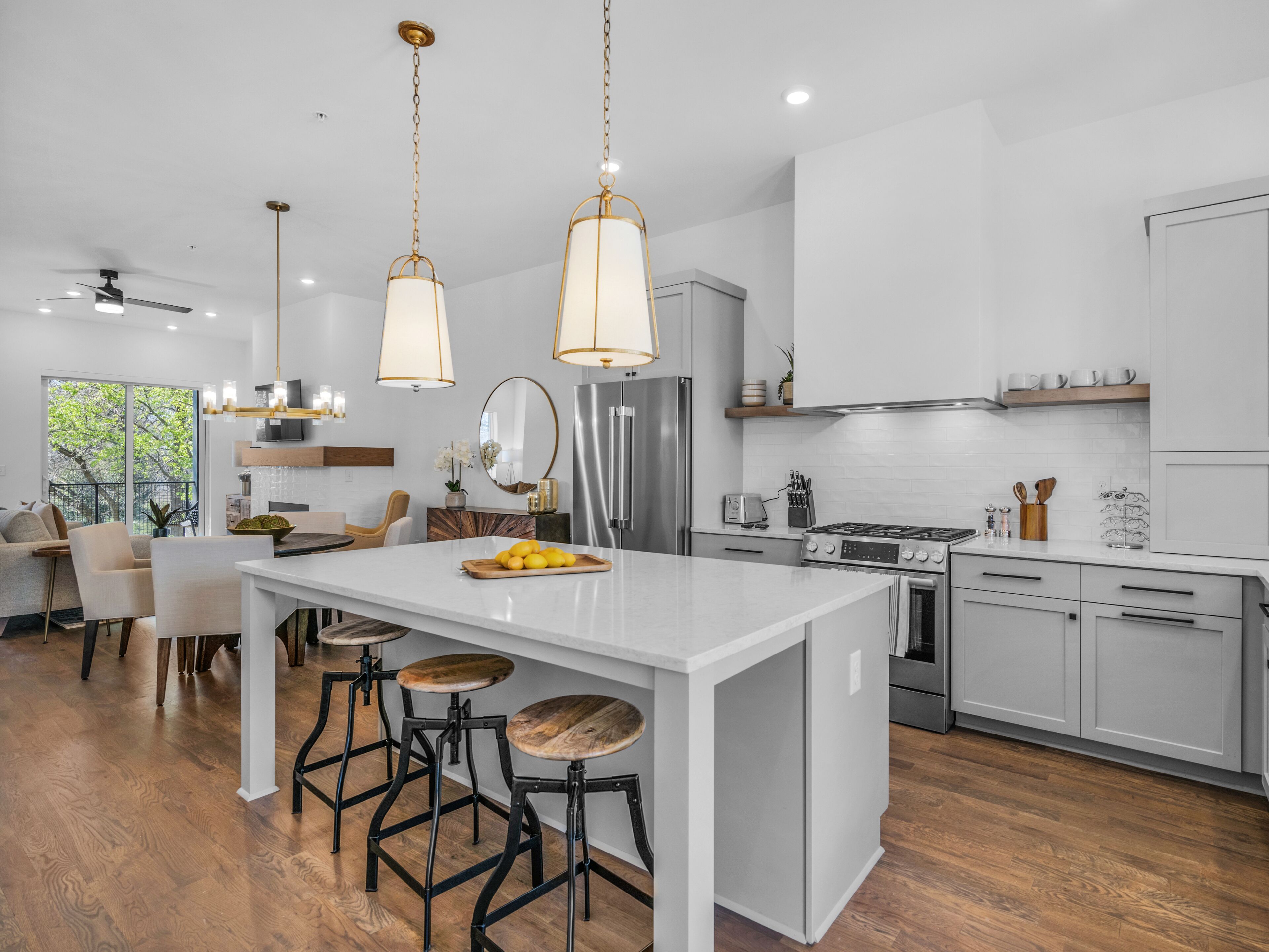 Refrigerador, microondas, horno y parrilla de estufa 