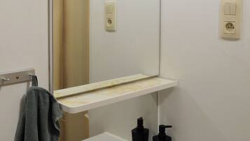 Hårtork och handdukar