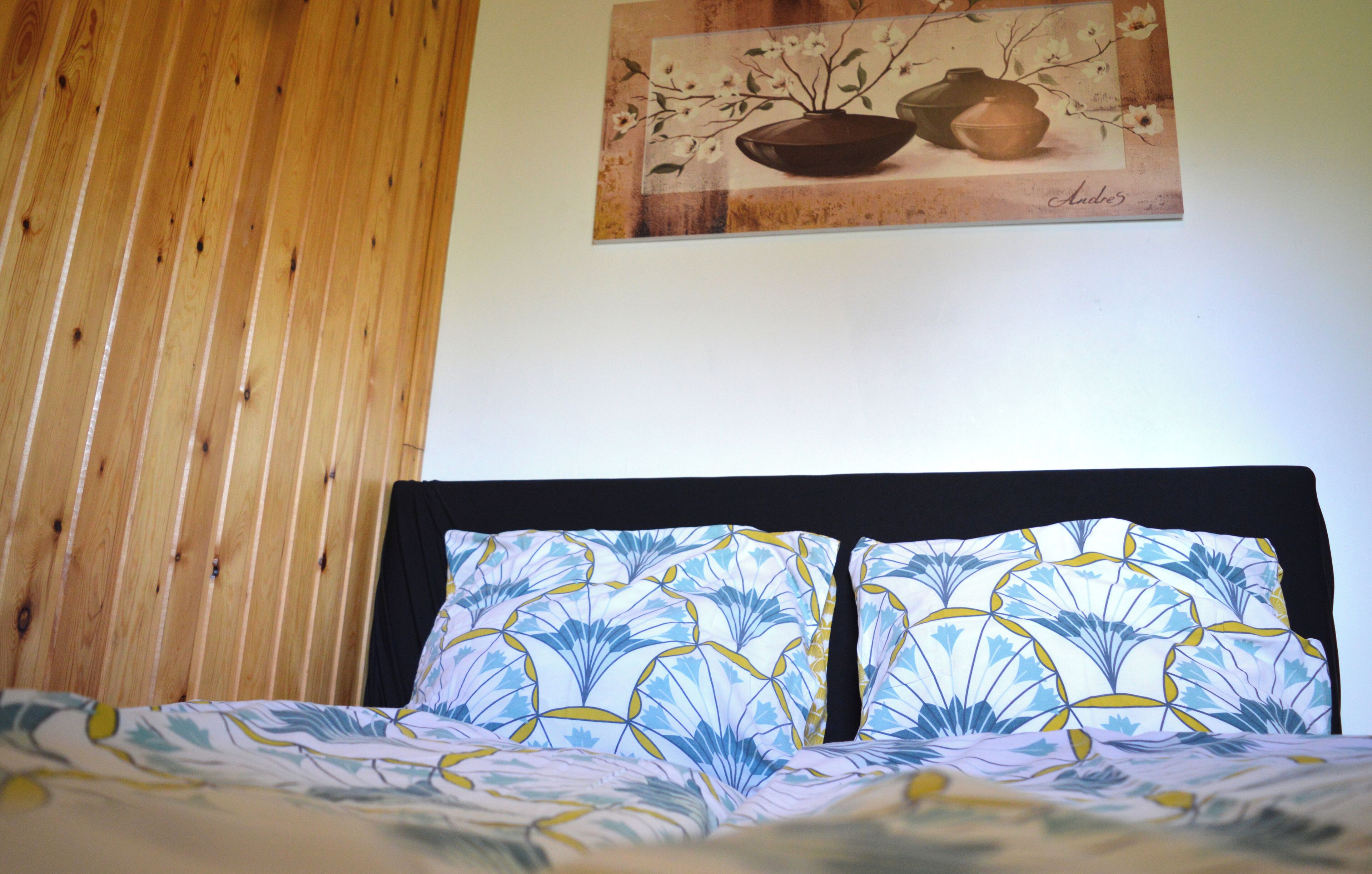 1 habitación, tabla de planchar con plancha, cuna de viaje y wifi 