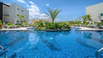 2 piscines extérieures