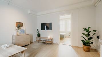 Premier Apartment | Living area | 125-cm Smart TV with digital channels, TV, Netflix