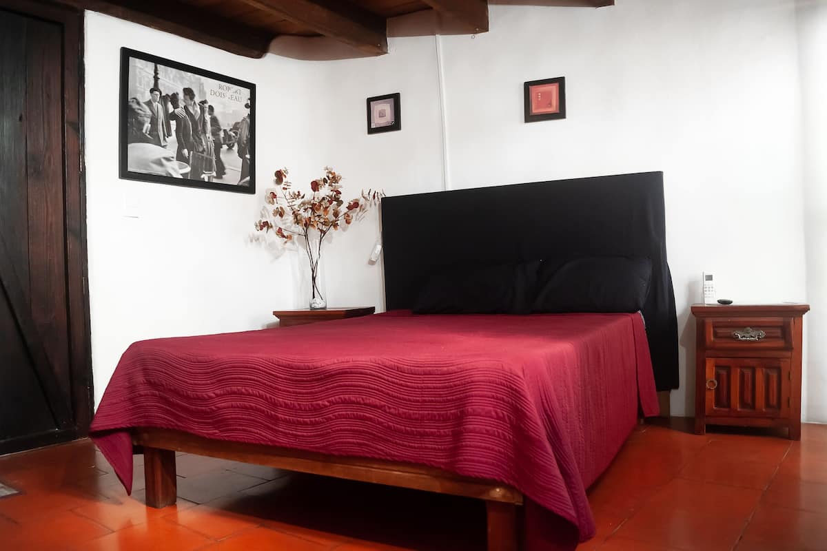 Room (Red) | Free WiFi, bed sheets