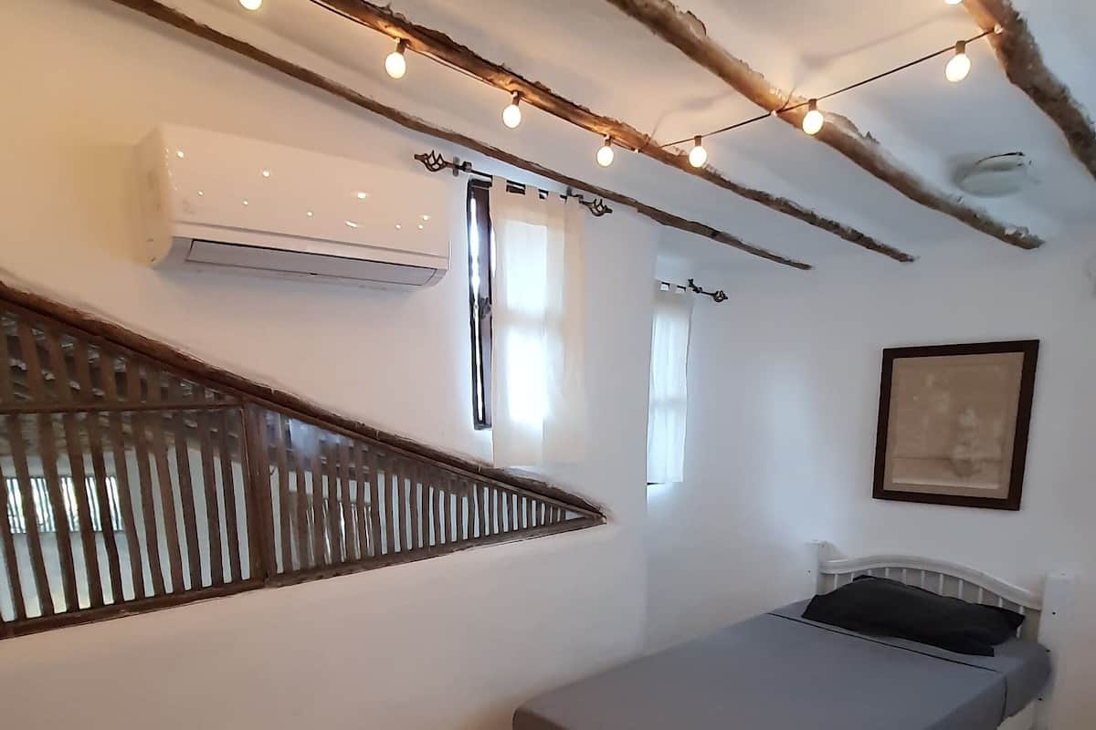 Single Room | Free WiFi, bed sheets