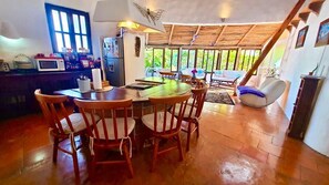 Desayuno completo diario (MXN 150 por persona)