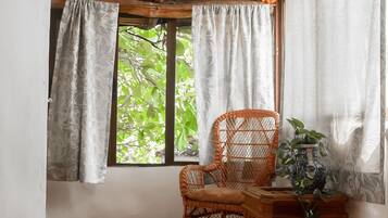 Kamar (Red) | Wi-Fi gratis dan seprai linen