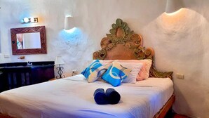 Room (KBS) | WiFi (free), bed sheets - Hippie Villa Cancun (Cancun)
