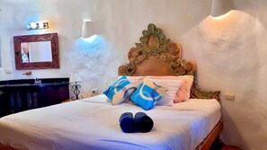 Room (KBS) | Free WiFi, bed sheets - Hippie Villa Cancun (Cancun)