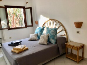 2 bedrooms, travel cot, free WiFi, bed sheets - Sweet Home Mare "Li Cossi" (Isola Rossa)