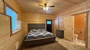 6 bedrooms, desk, travel crib, free WiFi