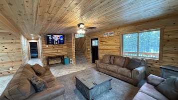 Smart TV, fireplace, table tennis