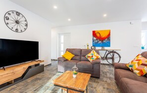 TV - Gorgeous home in Dobrinj (Dobrinj)