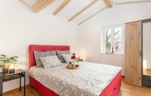 4 bedrooms, free WiFi, bed sheets - Gorgeous home in Dobrinj (Dobrinj)