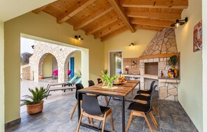 Outdoor dining - Gorgeous home in Dobrinj (Dobrinj)