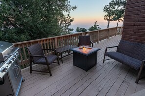 Property grounds - A-Framed Lifestyle Cabin - Where mid-century luxury meets the sky! (Crestline)