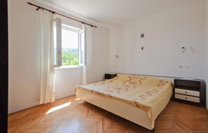 1 bedroom, free WiFi, bed sheets - Awesome apartment in Racisce with WiFi (Racisce)