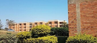 Cozy and clean 3 bed roomed apartment situated in Ibex Hill