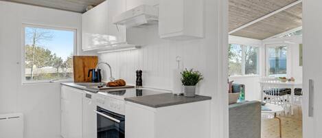 Réfrigérateur, plaque de cuisson, lave-vaisselle, cafetière/bouilloire