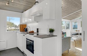 Geladeira, cooktop, lava-louças, cafeteira/chaleira