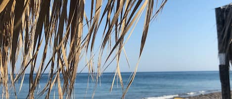 Beach nearby, sun loungers, beach towels