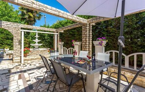Outdoor dining - 2 bedroom cozy apartment in Malinska (Malinska)