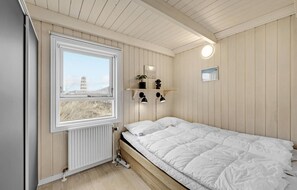 4 bedrooms, travel crib, free WiFi - Awesome home in Thisted with sauna (Thisted)