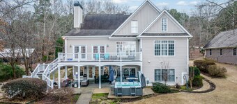 PRIVATE LAKEFRONT HOME WITH HOT TUB & AMAZING VIEW OF LAKE OCONEE