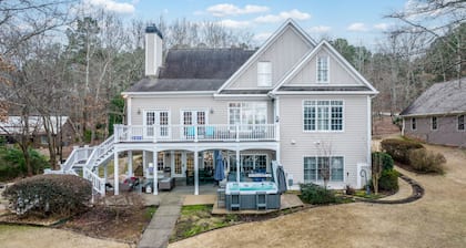 PRIVATE LAKEFRONT HOME WITH HOT TUB & AMAZING VIEW OF LAKE OCONEE