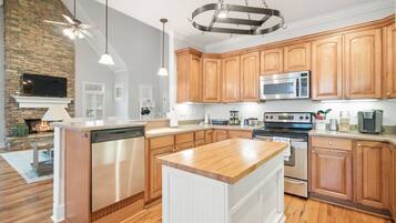 Frigorífic, microones, forn i placa de cuina