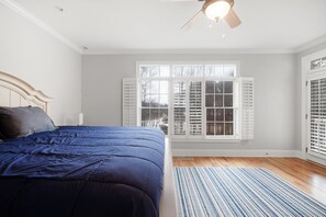 5 slaapkamers, een bureau, reisbedje, gratis wifi
