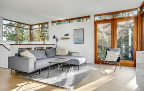 TV - Gorgeous home in Grenaa with kitchen (Grenaa)