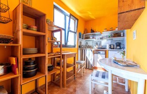 Réfrigérateur, four, lave-vaisselle, cafetiÚre/bouilloire