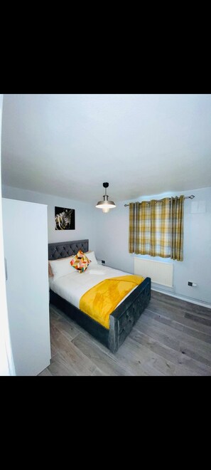 2 Schlafzimmer, Schreibtisch, Bügeleisen/Bügelbrett, kostenloses WLAN