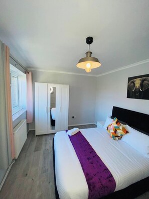 2 chambres, bureau, fer et planche à repasser, Wi-Fi gratuit
