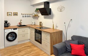 Fridge, stovetop, coffee/tea maker