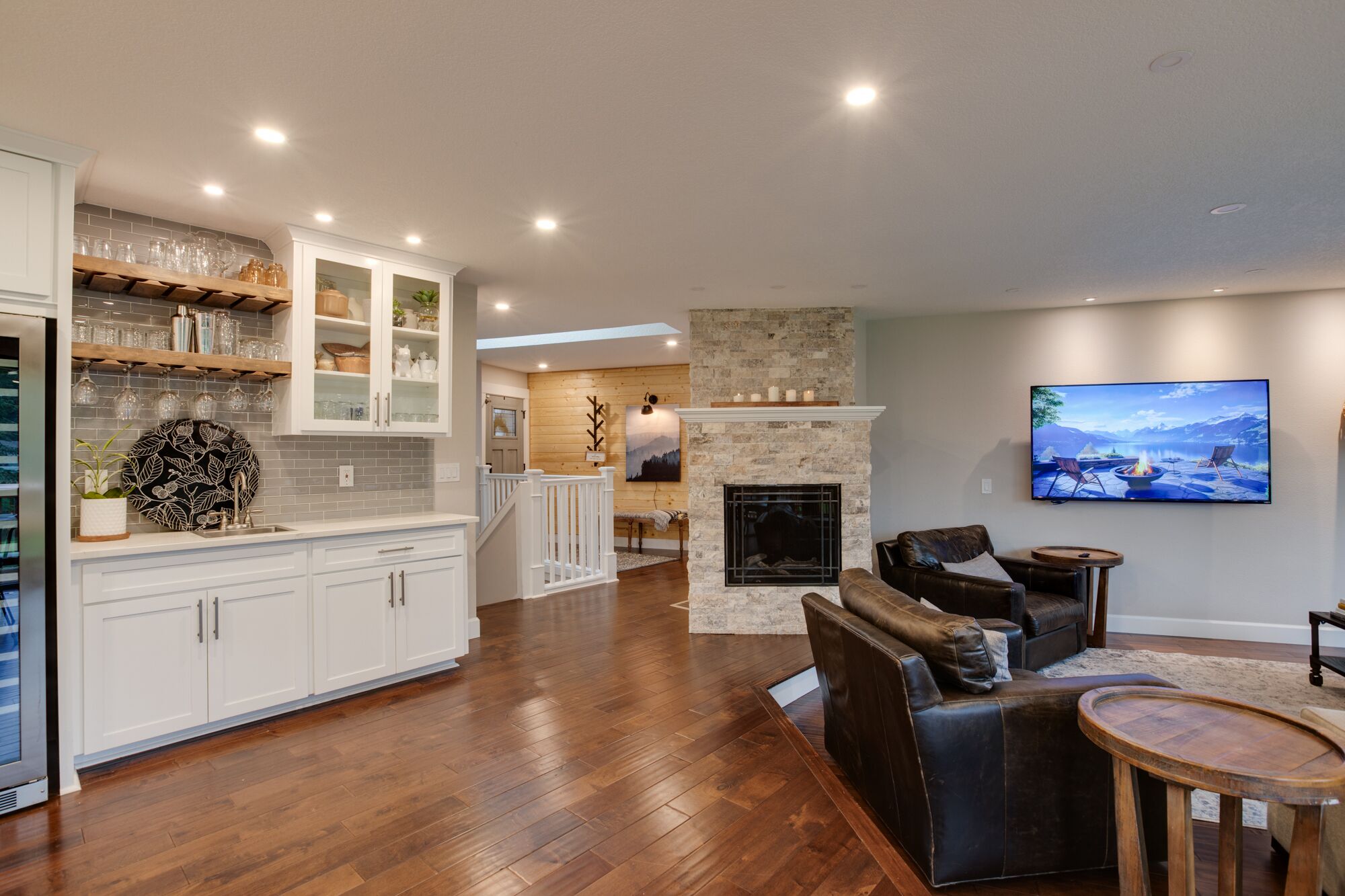 Smart TV, fireplace, foosball, books