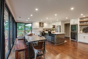 Dining - 2 Acre Home- Pond View with Hot-Tub - Sleeps 16 (North Plains)