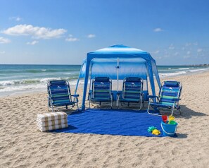Beach nearby, sun loungers, beach towels