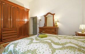 3 slaapkamers, reisbedje, gratis wifi, beddengoed