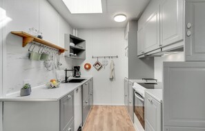 Fridge, microwave, dishwasher, coffee/tea maker
