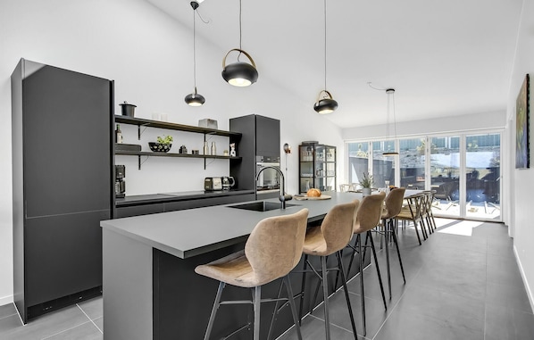 Fridge, microwave, oven, dishwasher - 3 bedroom gorgeous home in Gilleleje (Gilleleje)