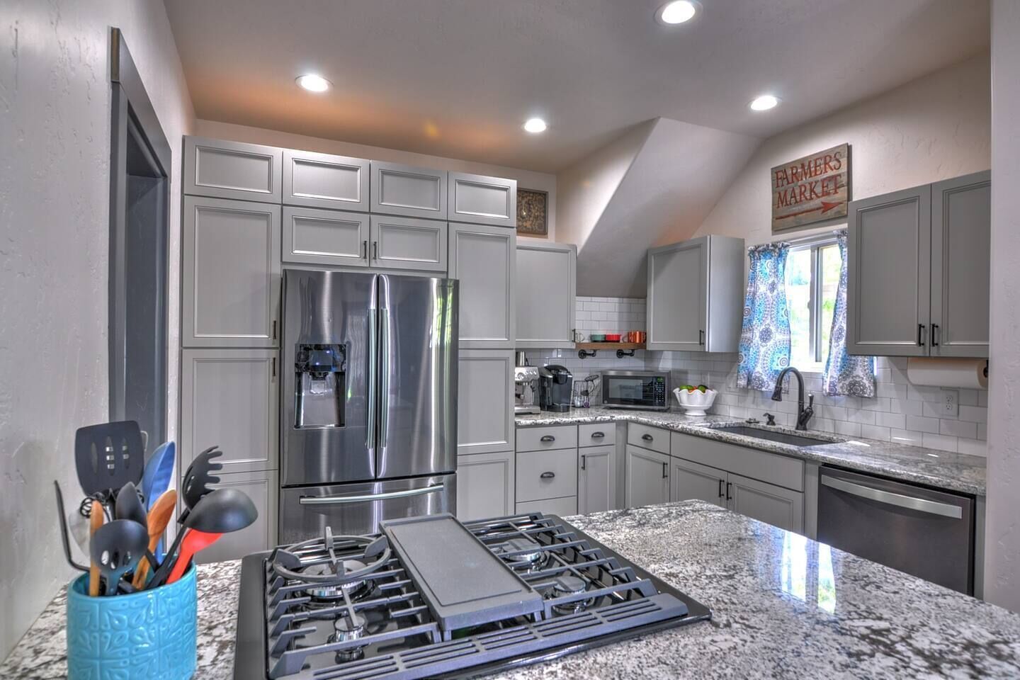 2 Houses on 1 property, Downtown Oasis!