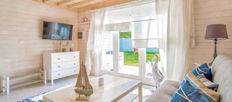 Gorgeous home in Miedzywodzie with WiFi