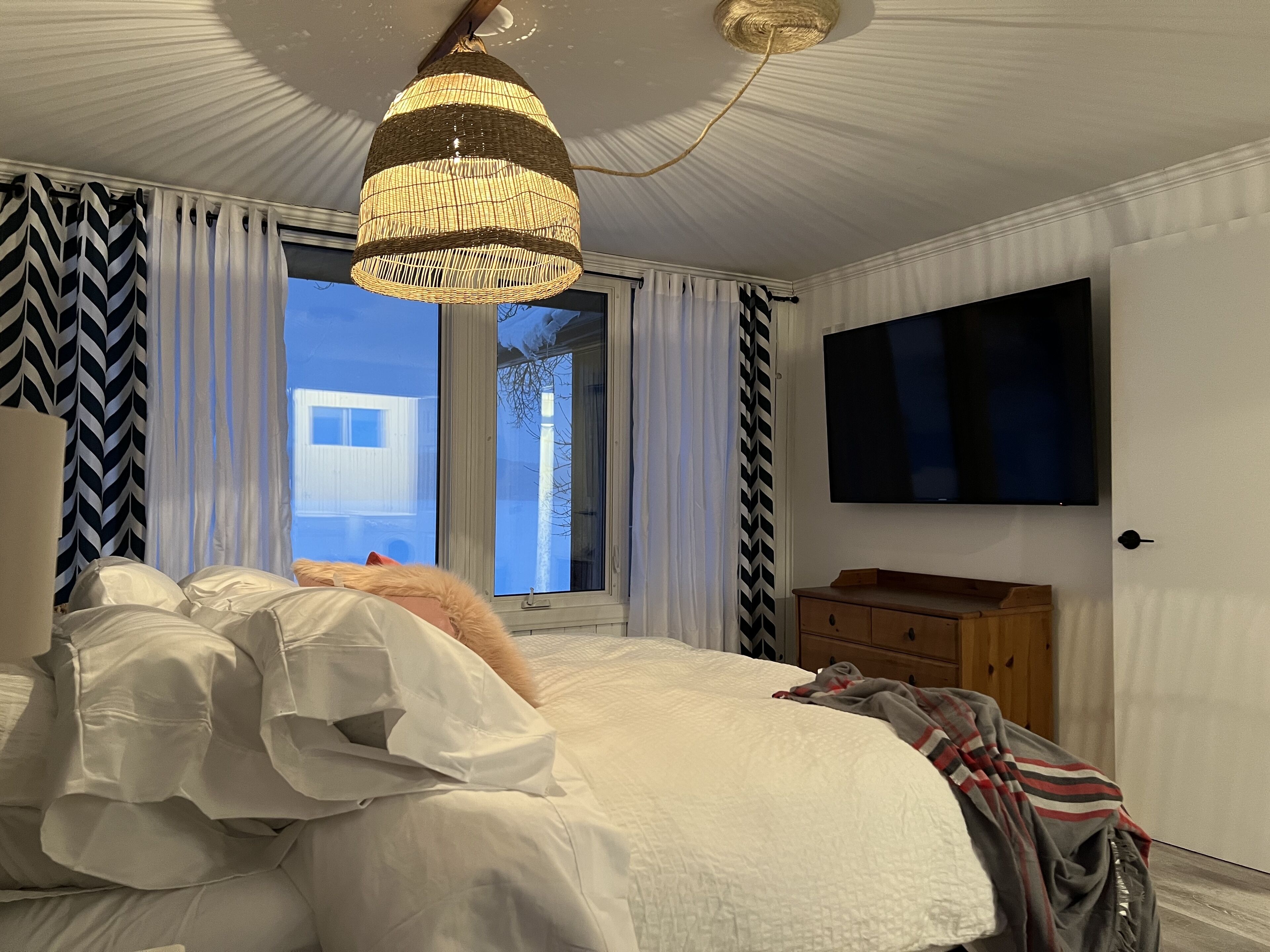 Lake front cabin on the water