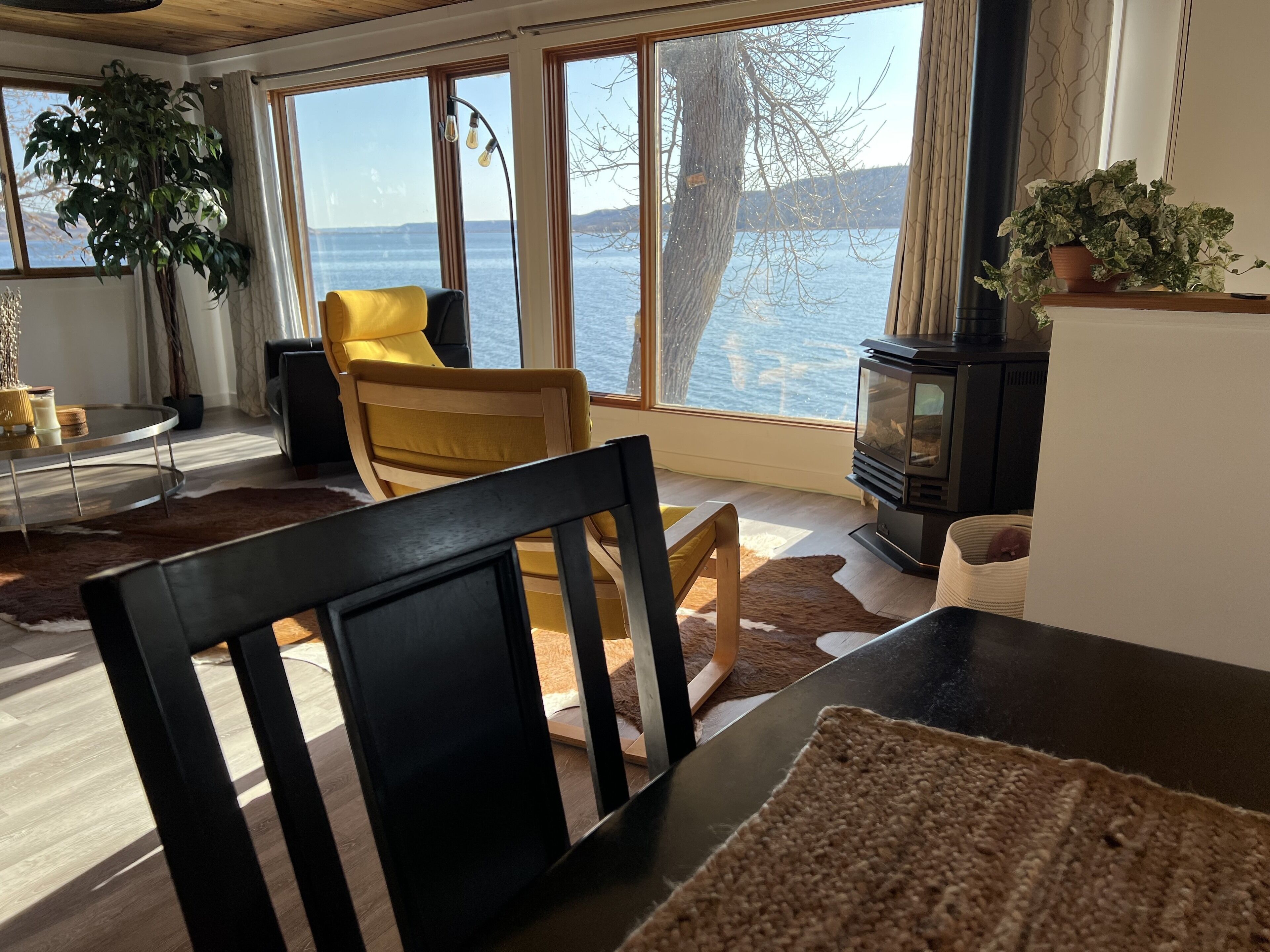 Lake front cabin on the water