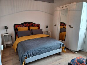 2 bedrooms, iron/ironing board, free WiFi, bed sheets