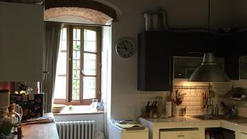 KĂŒhlschrank, Mikrowelle, Ofen, Herdplatte