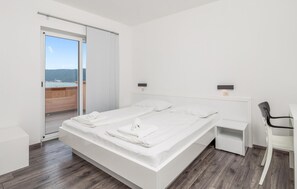 3 عدّة غرف نوم وواي فاي مجانًا وملاءات أسرّة